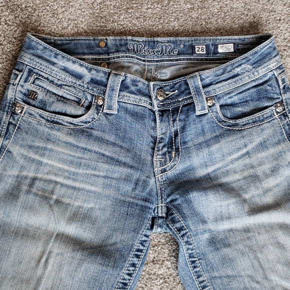 Miss Me Capri Jeans - Picture 4 of 7